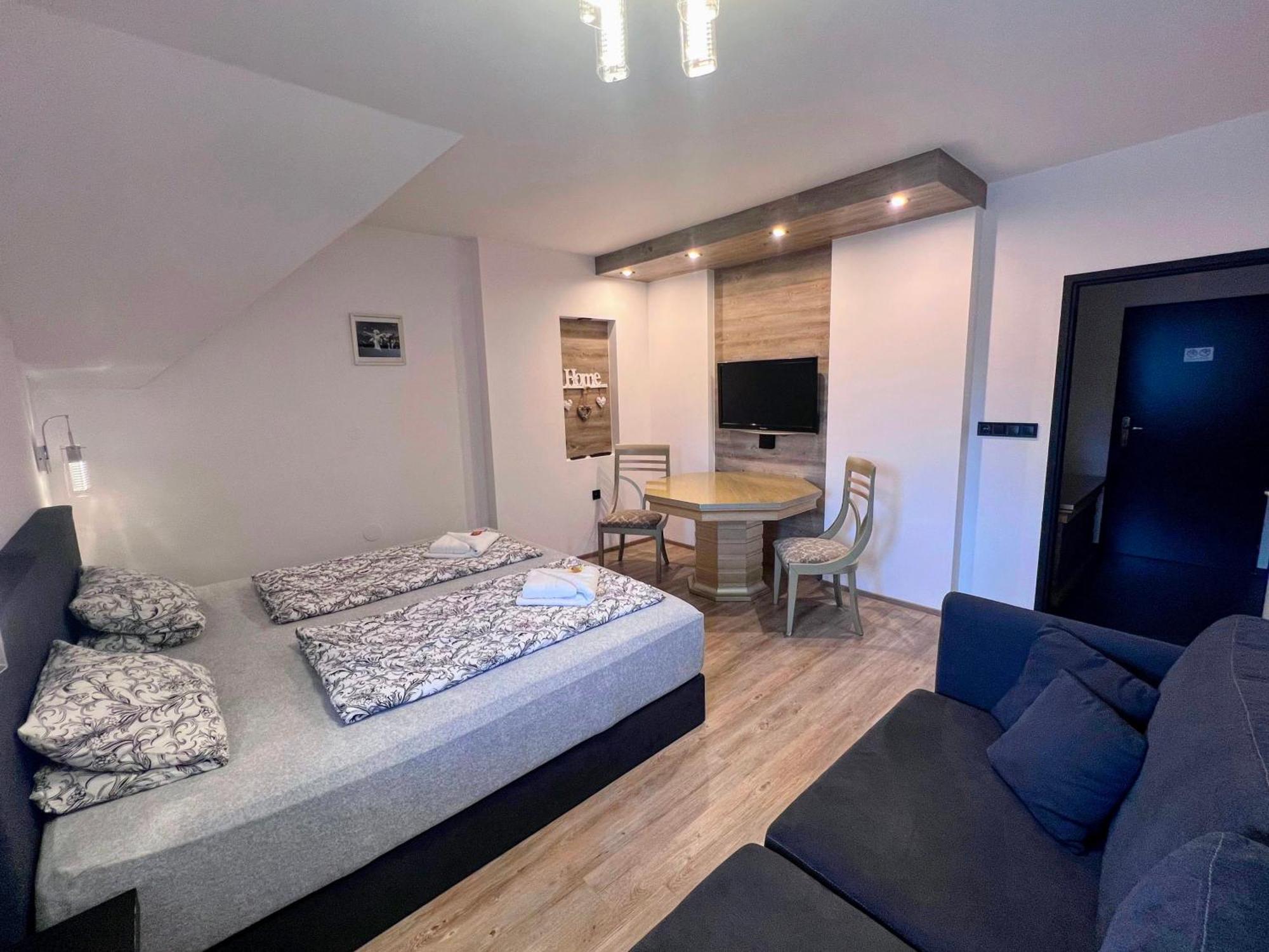 Grand Harrachov Pension V Centru Экстерьер фото