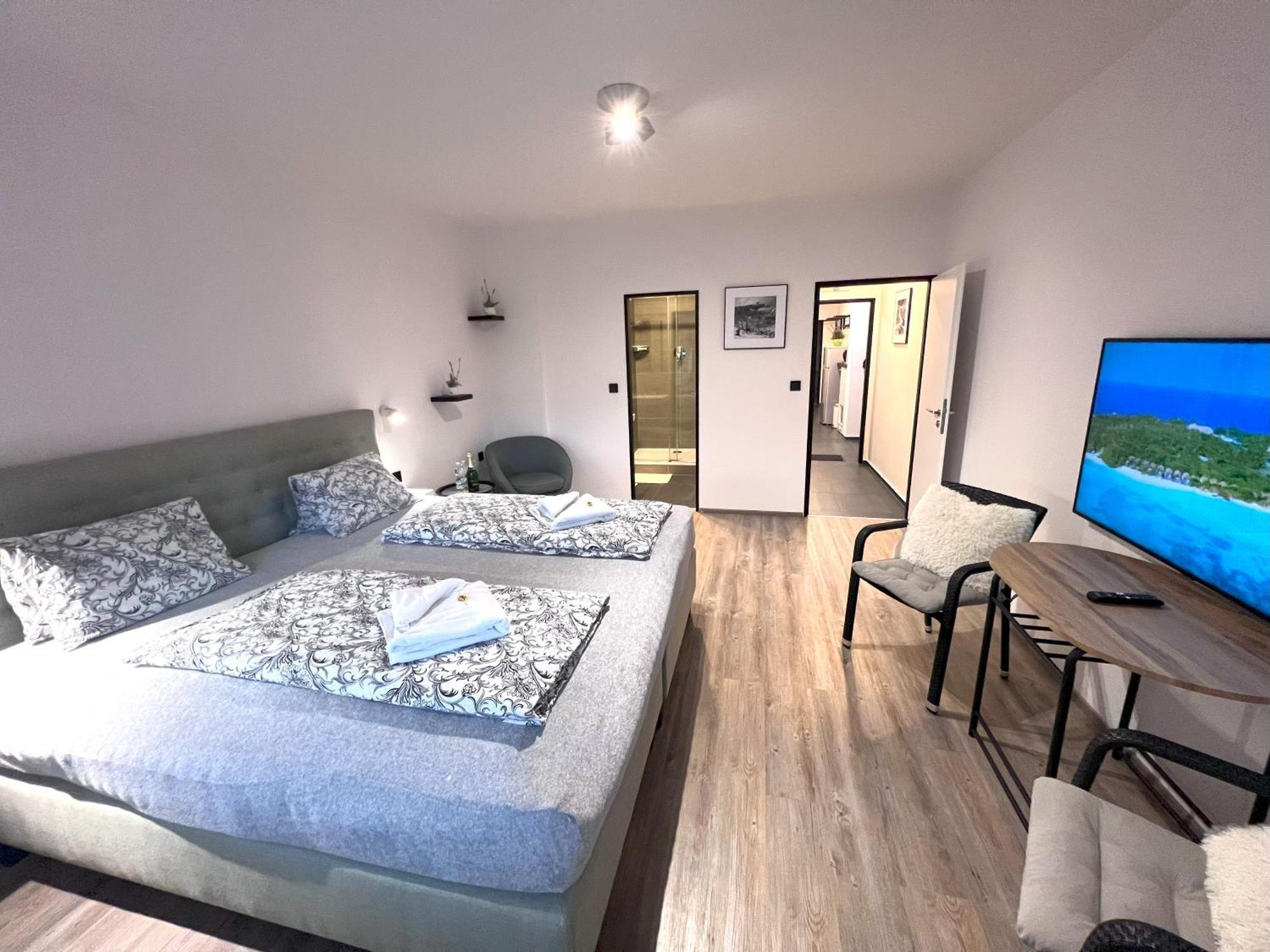 Grand Harrachov Pension V Centru Экстерьер фото